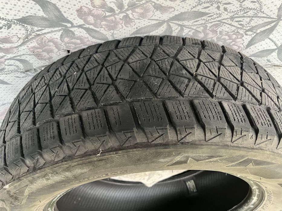 Зимова резина Bridgestone Blizzak R17
