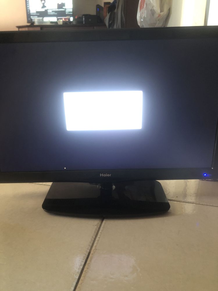 Tv Haier pequena
