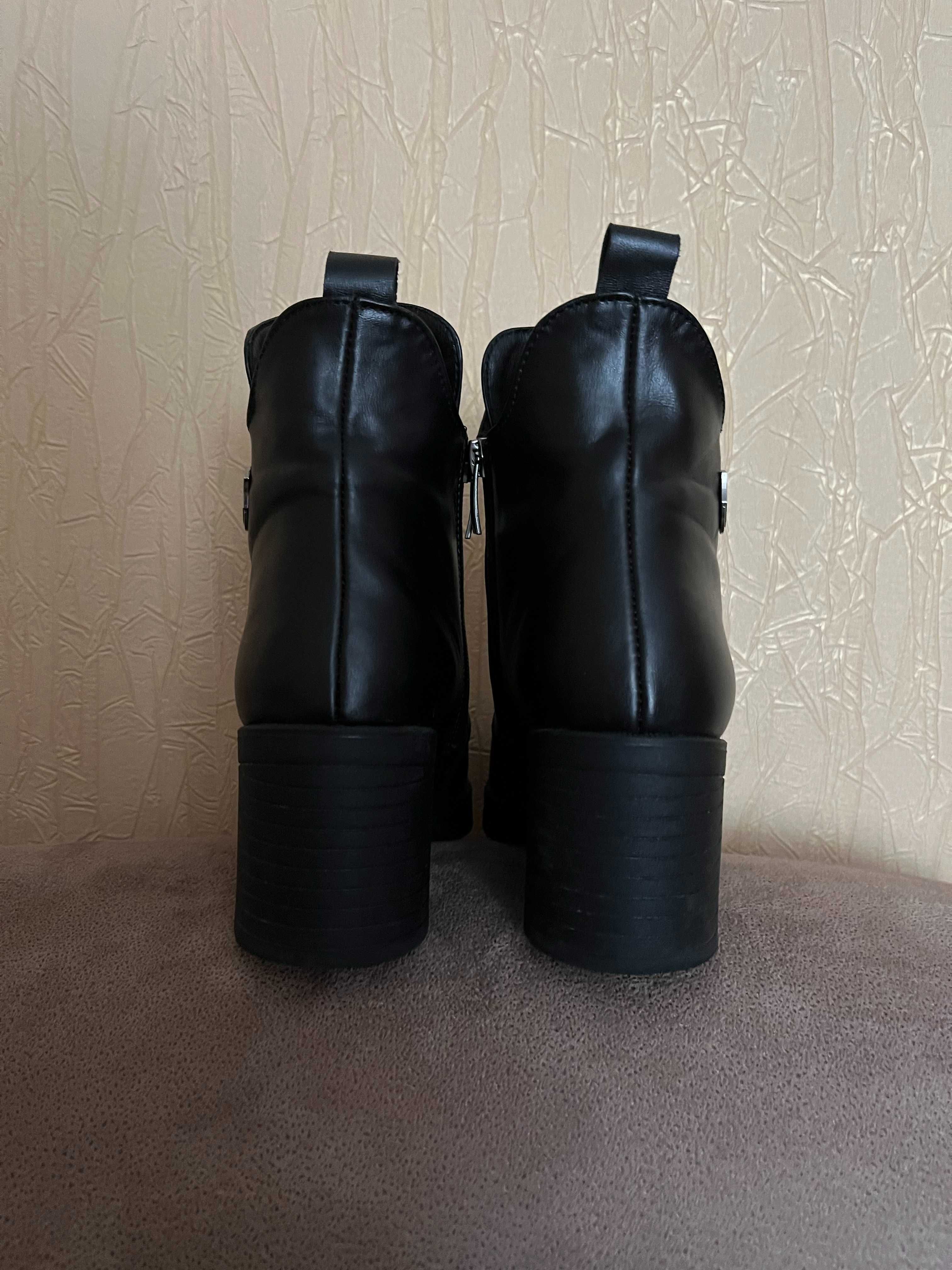 Зимові жіночі черевики на хутрі (36 розмір)