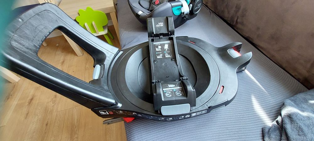 Britax romer 2 foteliki i bazą obrotowa
