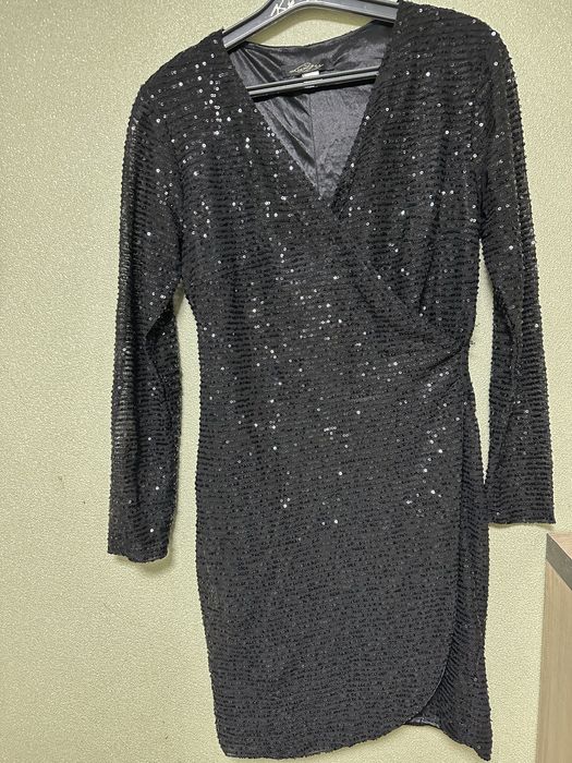 Сукня в паєтках,розмір 42