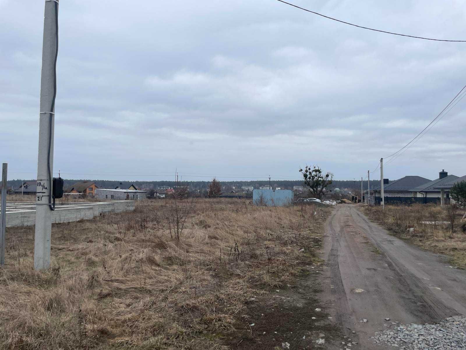 Велика земельна ділянка в с. Зарічани під забудову