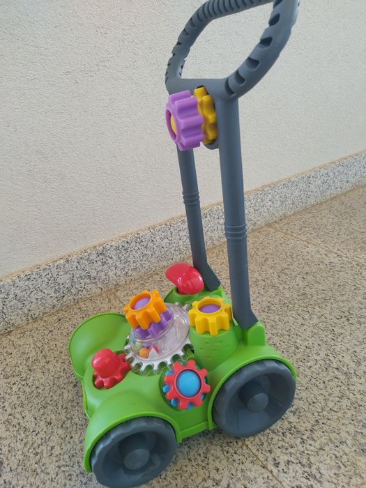 Cortador de relva para brincar