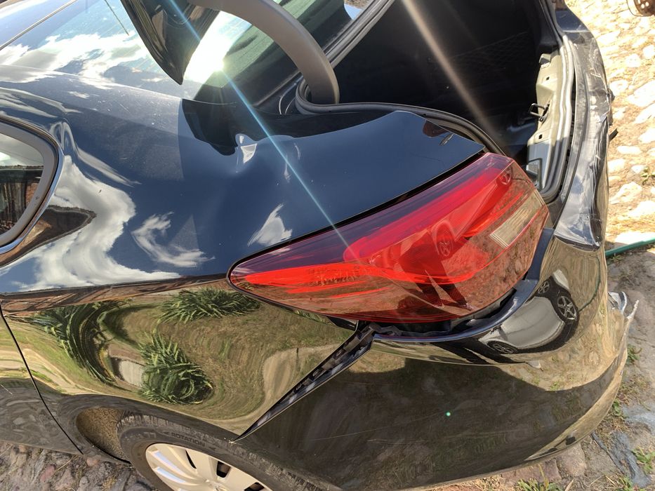 Opel astra sedan 2016- uszkodzony tył