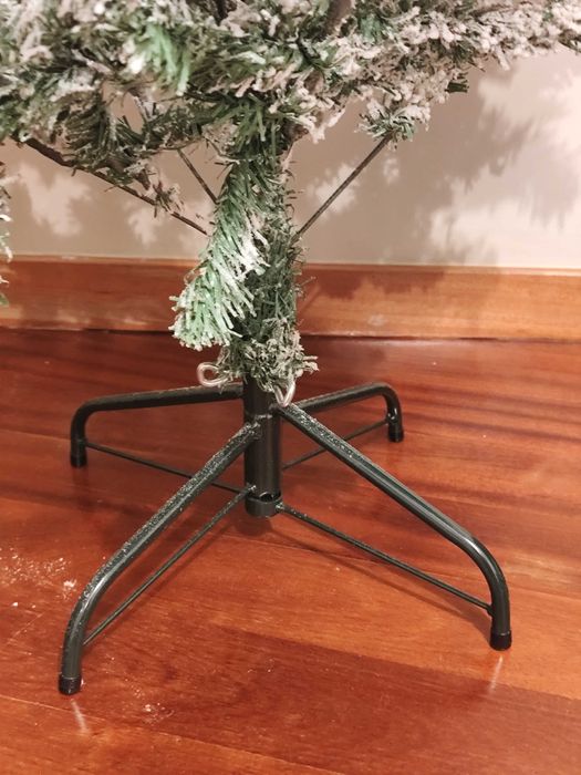 Árvore de natal com neve