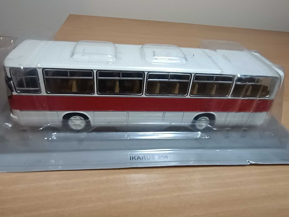 Kolekcja Modeli Autobusów w skali 1:72