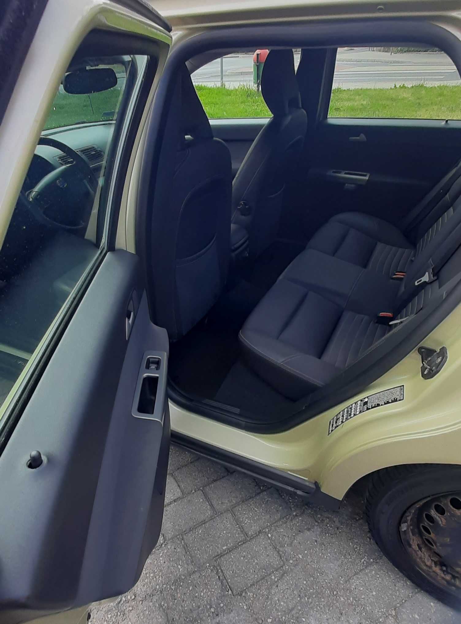 Sprzedam jako uszkodzone Volvo V50 2.0 D. 2006r.