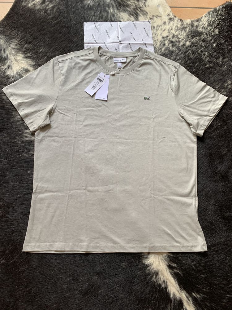 T-shirts Lacoste tamanho XL cor cinzento nova com etiqueta