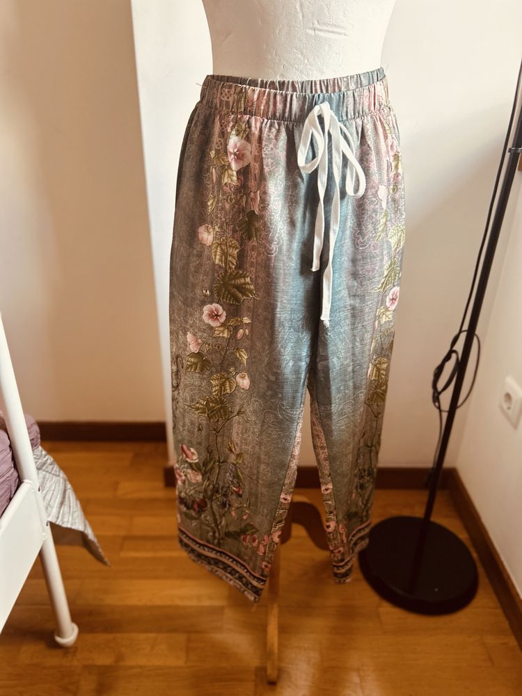 Conjunto de duas peças sem marca de uso