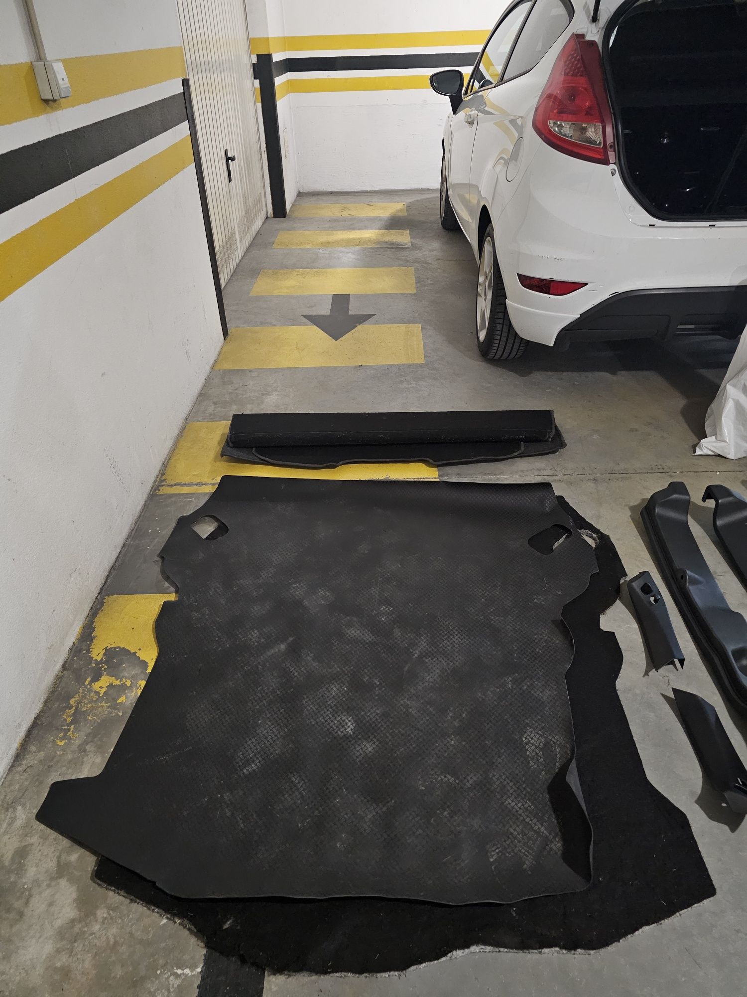 Ford Fiesta comercial INTERIOR COMPLETO