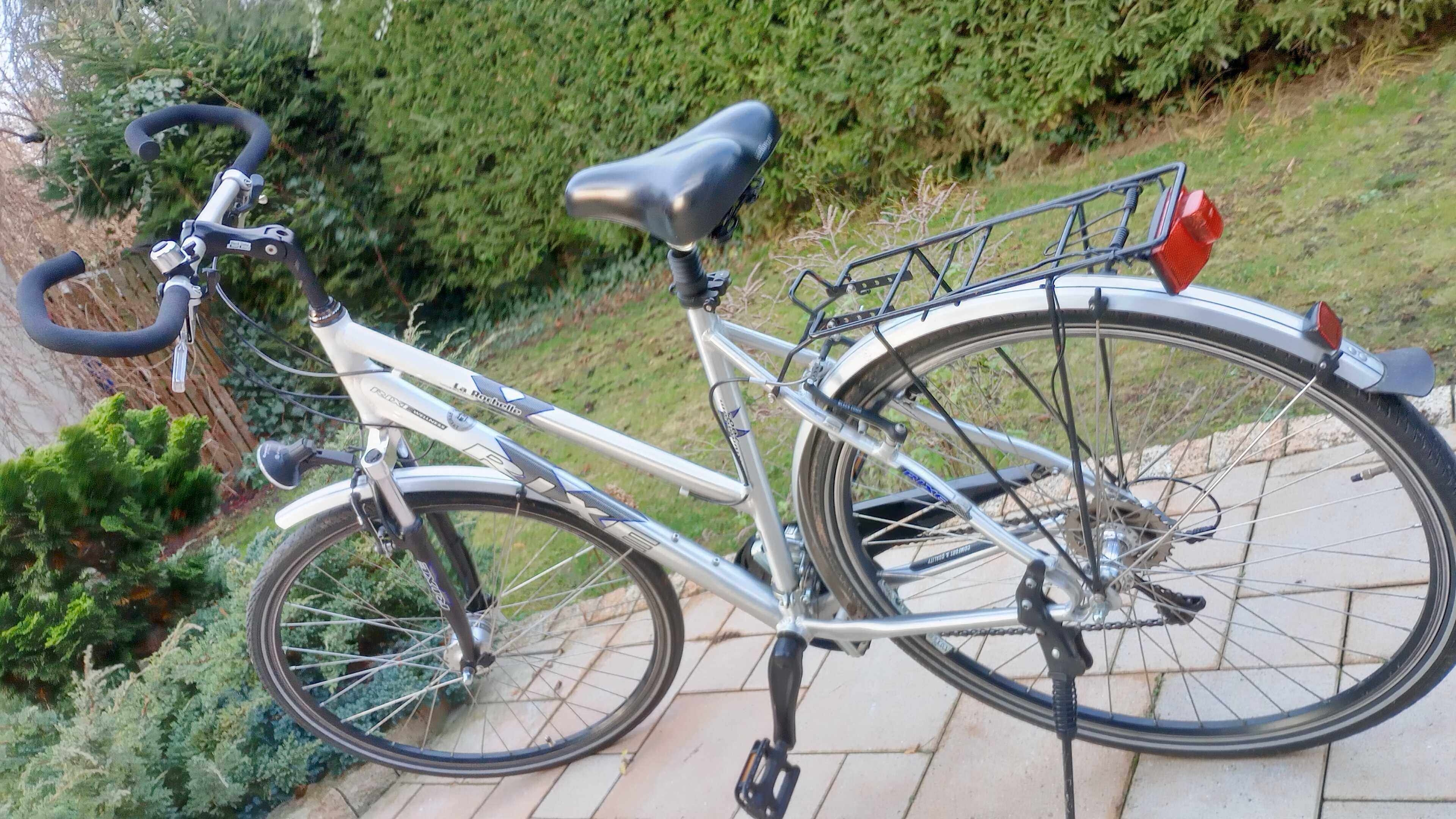 Rower trekkingowy damski dla wysokiej osoby.