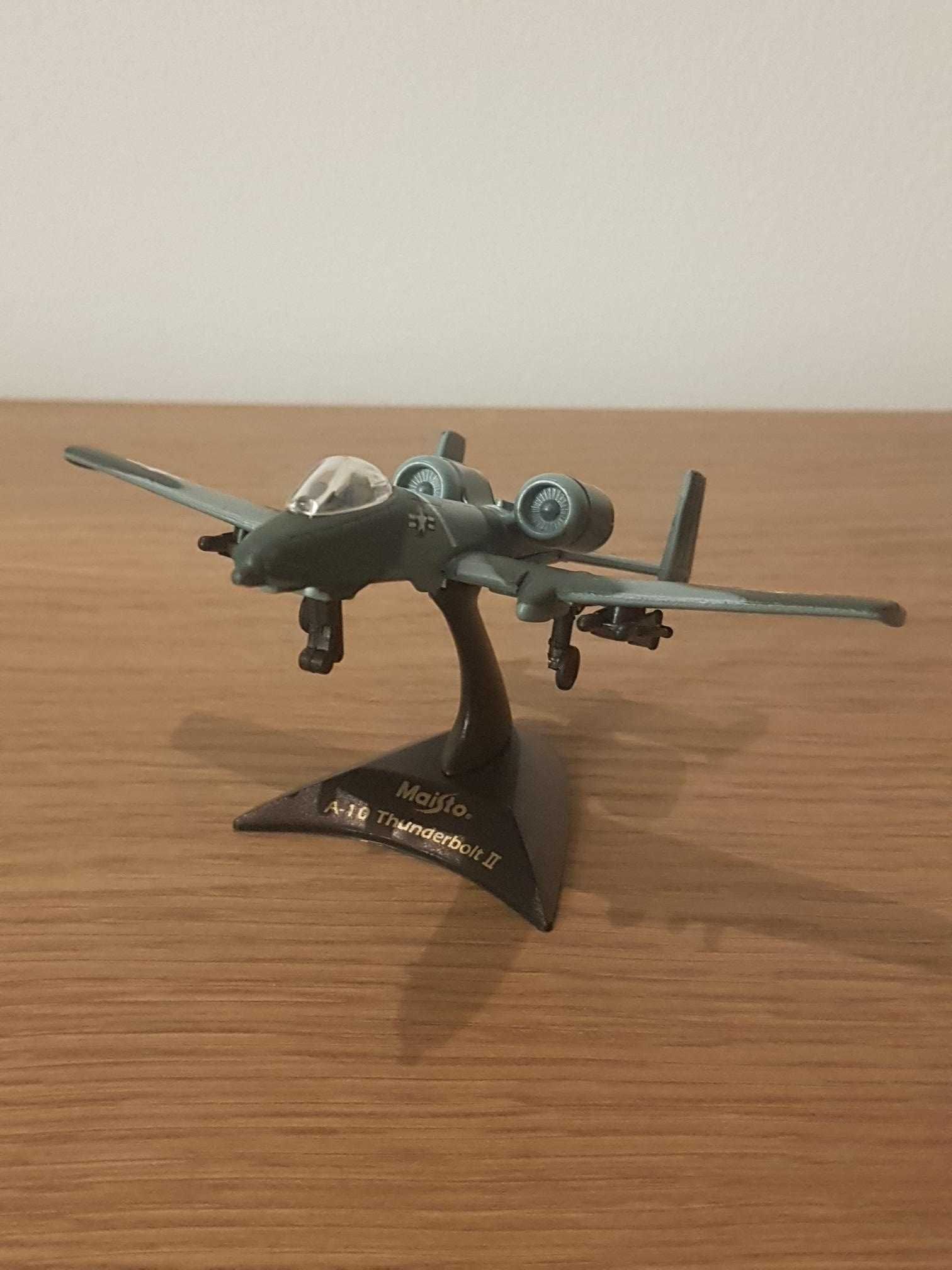 Miniatura (Escala 1:72) Avião Thunderbolt II A-10 (NOVO)