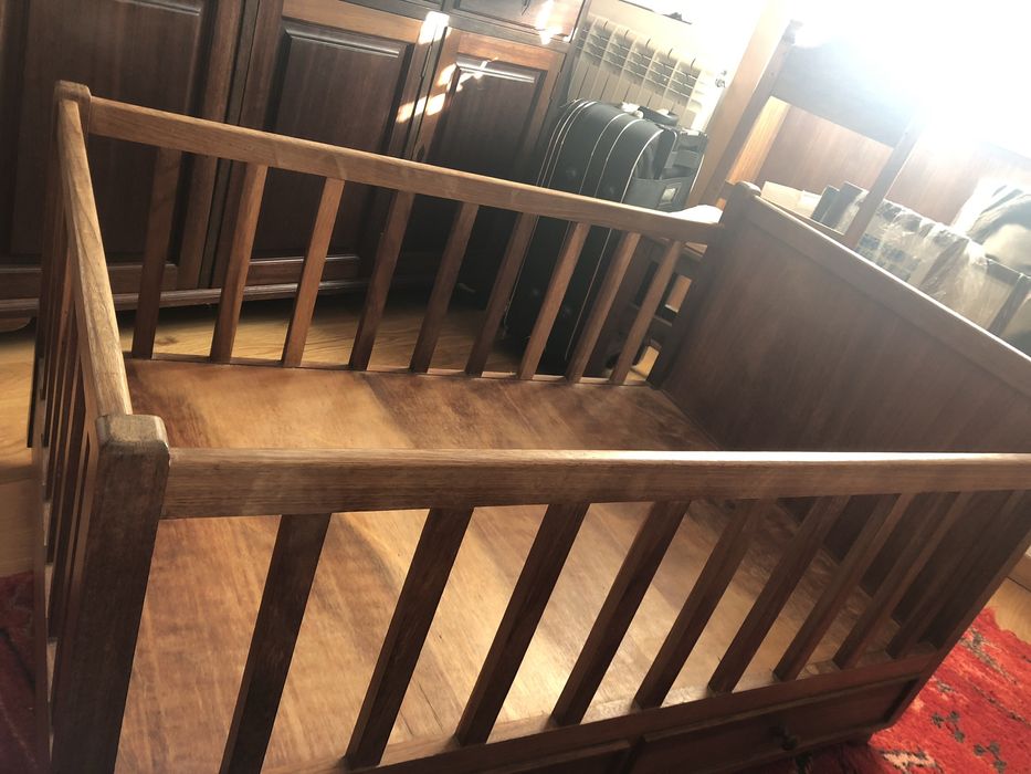 Cama de grades em madeira maciça com colchão