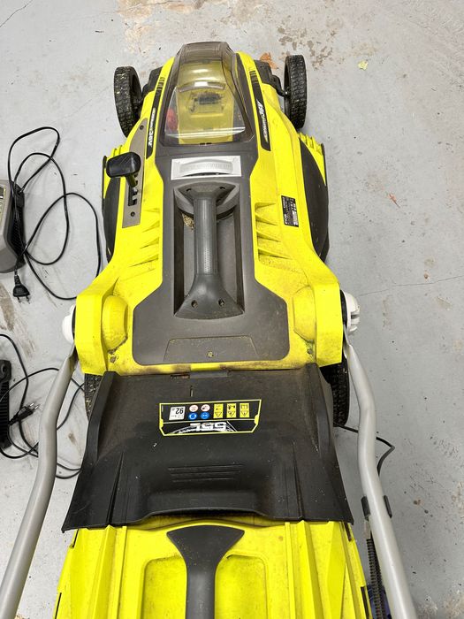 Kosiarka akumulatorowa Ryobi RLM36X46L5F z bateriami i ładowarkami