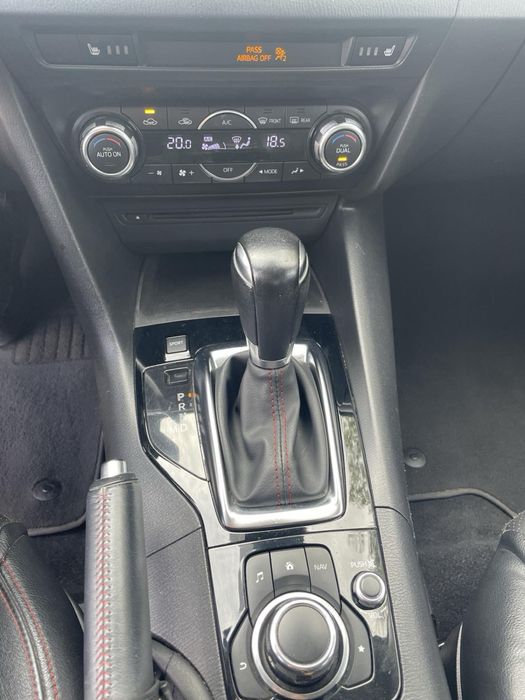 Продам авто Mazda 3 2,5