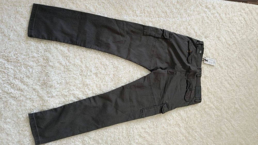 Spodnie męskie Reserved 32