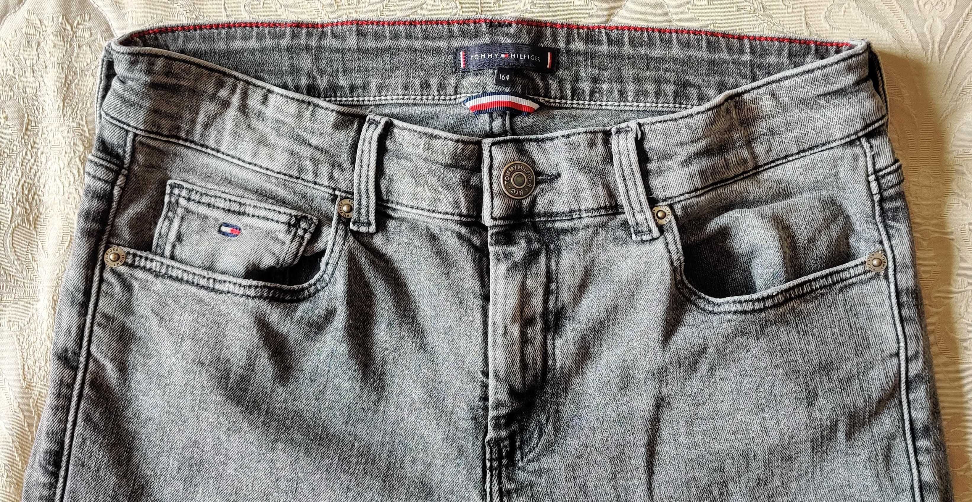 Jeans de rapaz marca Tommy Hilfiger (164cm)