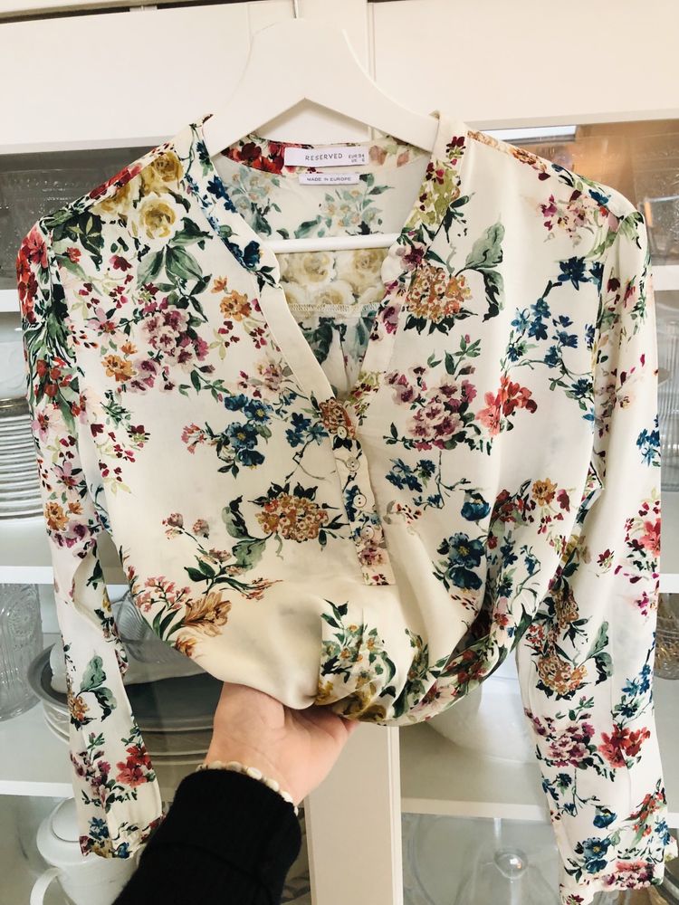 Piękna koszula bluzka koszulowa w kwiaty- Reserved 34/XS