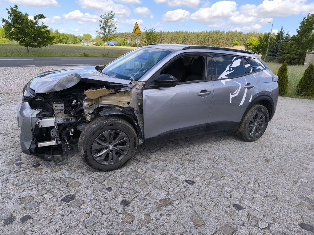 Peugeot 2008 1,2 130 km uszkodzony