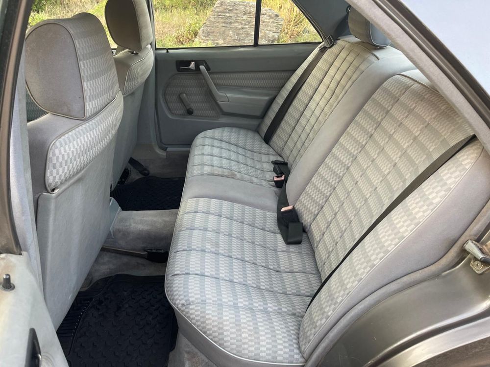 Mercedes 190 D .