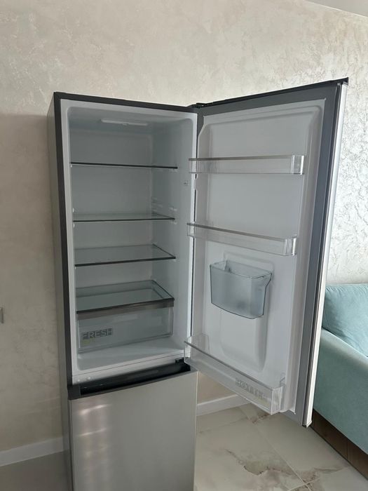 Холодильник Midea 180*55*54,5
