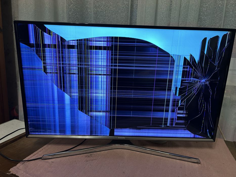 Телевізор Samsung б/у розбитий екран