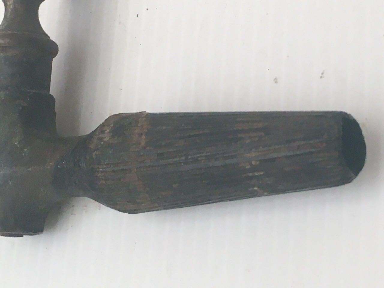Torneira antiga para pipa de vinho em bronze