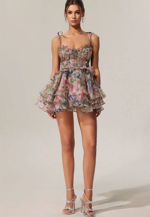 Нова сукня.