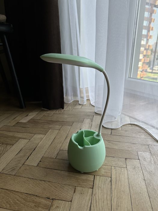 Настільна лампа з органайзером для канцелярії