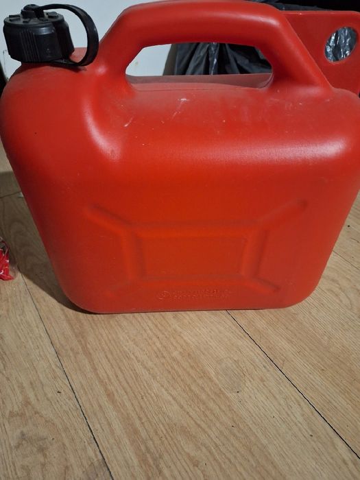 Kanister na benzynę