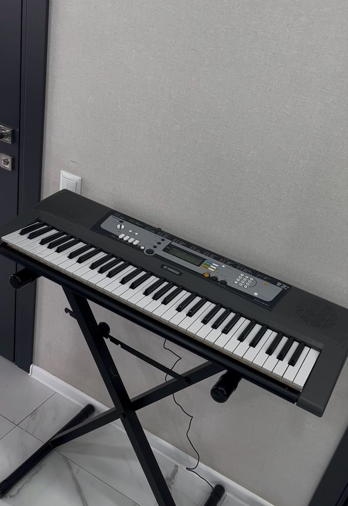 Синтезатор YAMAHA EZ-200 /портативная клавиатура/Идеальна для обучения