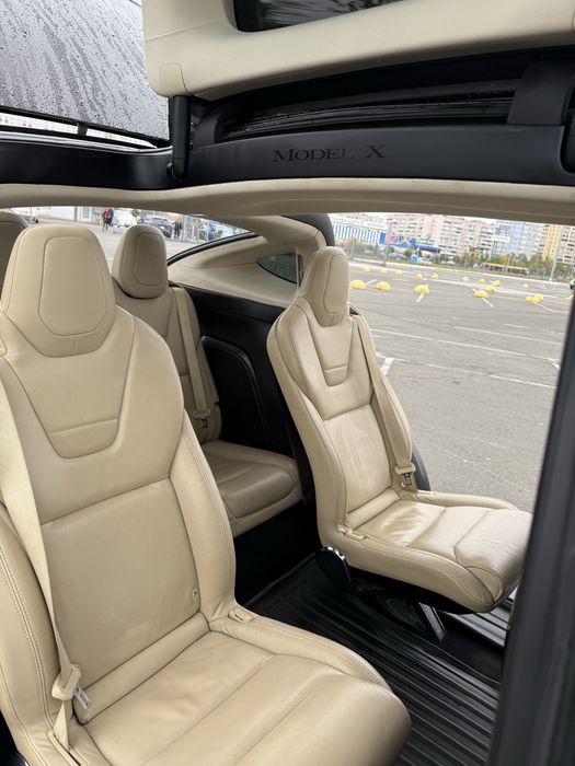 Тесла модел Х 90D максимальная комплектация 3 рядная