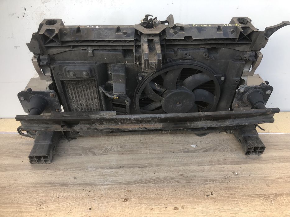 Телевізор передній панель Peugeot 3008 2010 рік  ціна в зборі