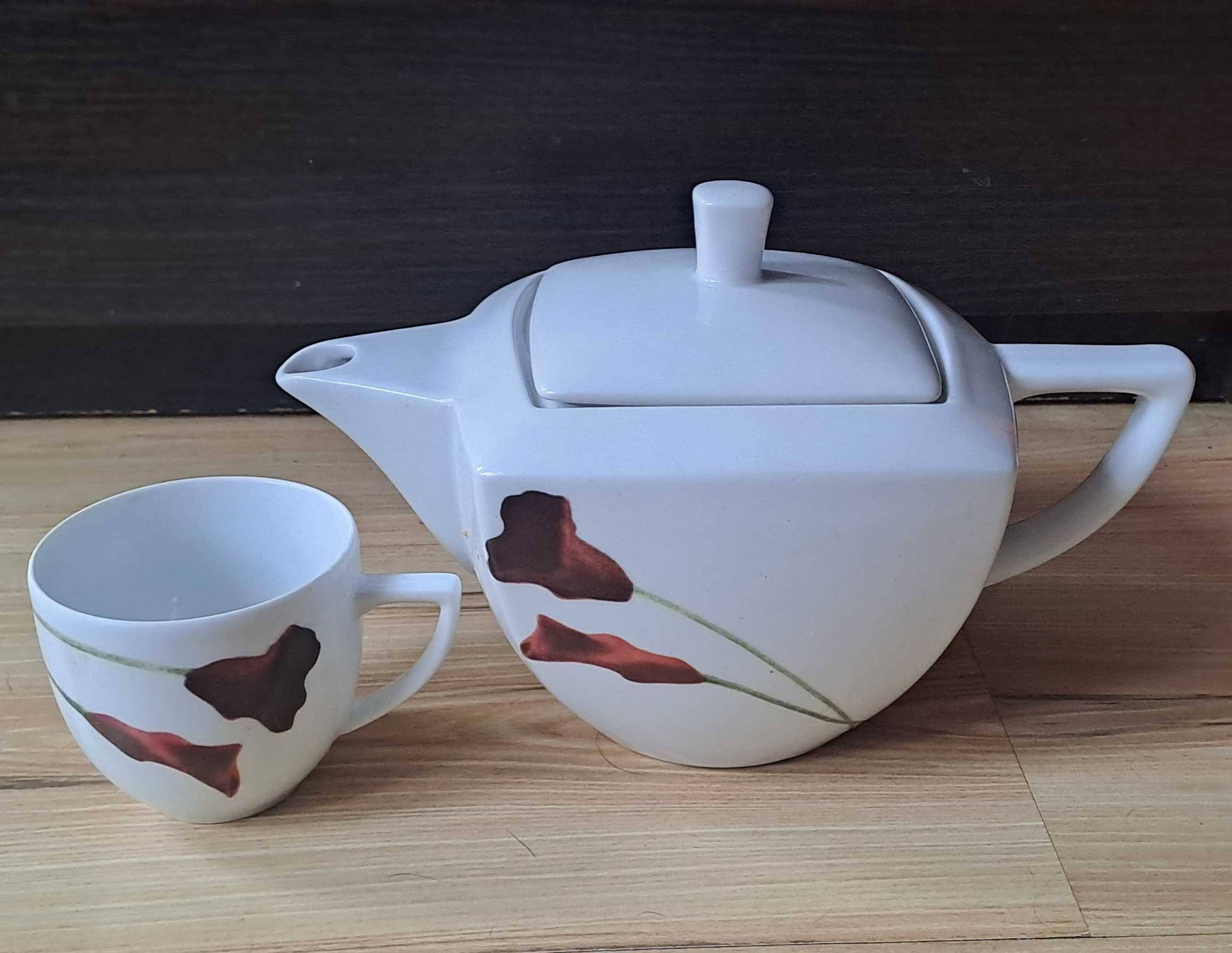Czajnik i filiżanka porcelana