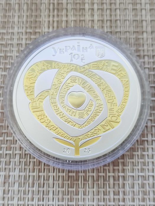 Срібна монета " Сила кохання"  2025 р. 1 ун. срібло 0.925. Позолота