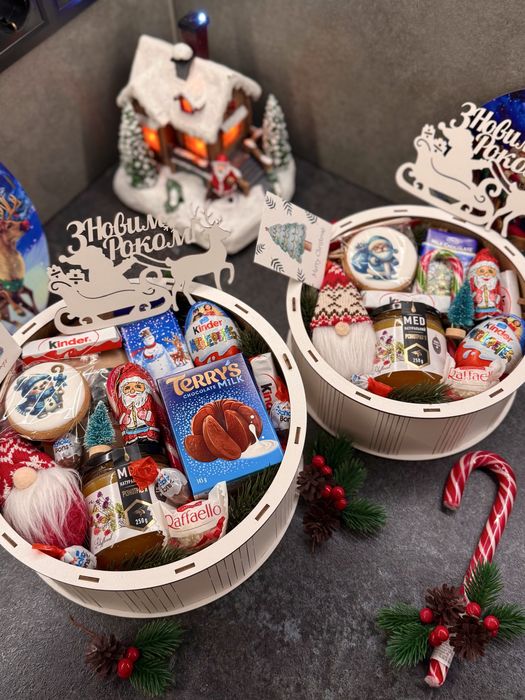 Новорічний подарунок Бокс Подарунок на Миколая Корпоративні подарунки