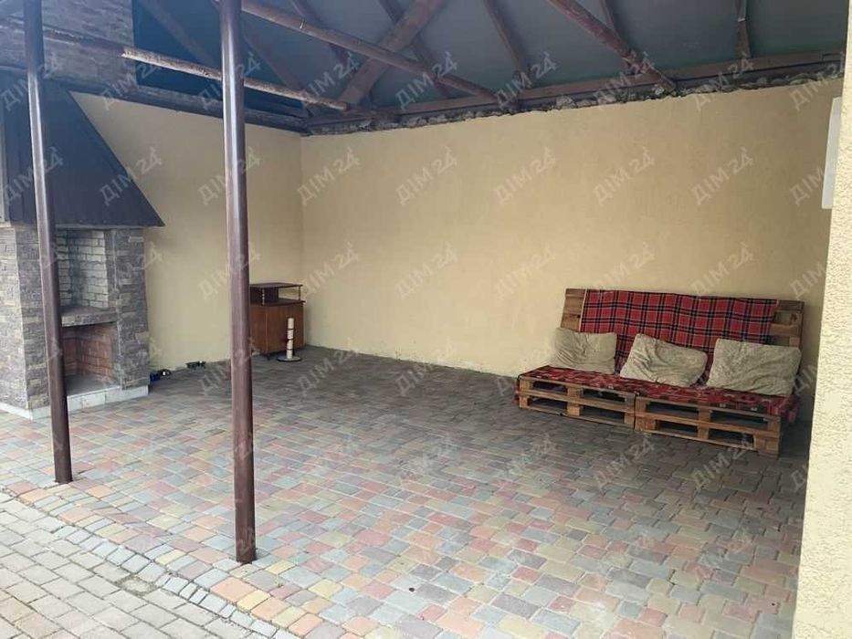 Просторий двоповерховий будинок на Подолі