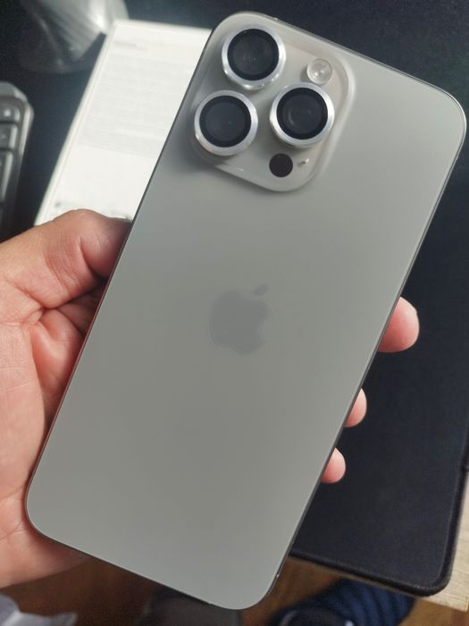 iPhone 15 Pro Max com garantia como novo 1ªutilização setembro de 2024