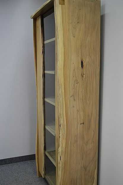 Witryna z drewna akacji, lakierowana, seria LIVE EDGE, II gat. - 40%