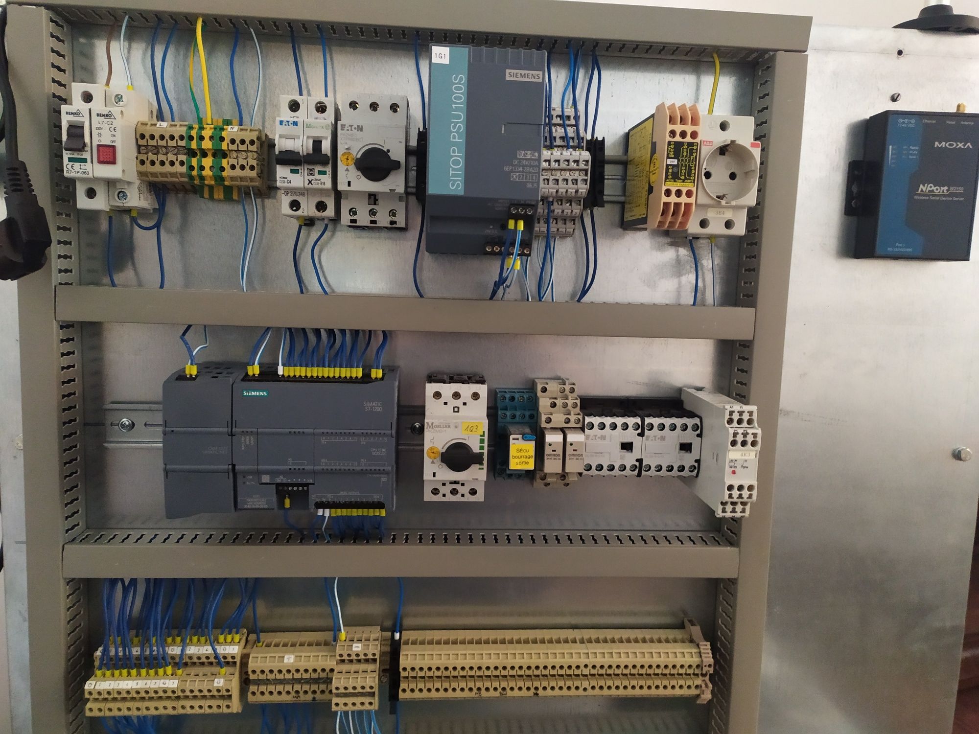 Stanowisko testowe szkoleniowe PLC. Siemens S7-1200. Panel HMI