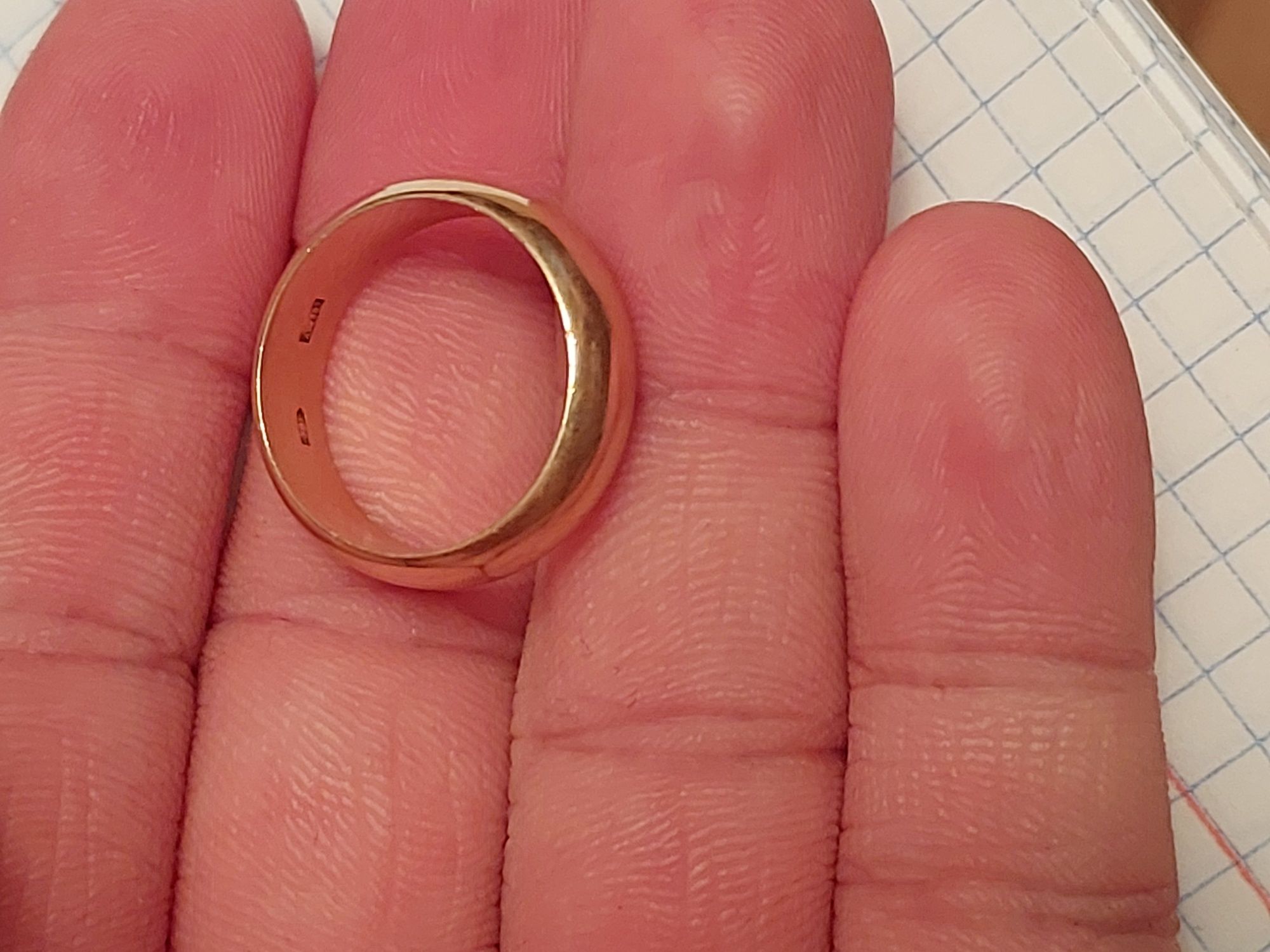 Продам золотое обручальное кольцо СР-СР 585 проба
