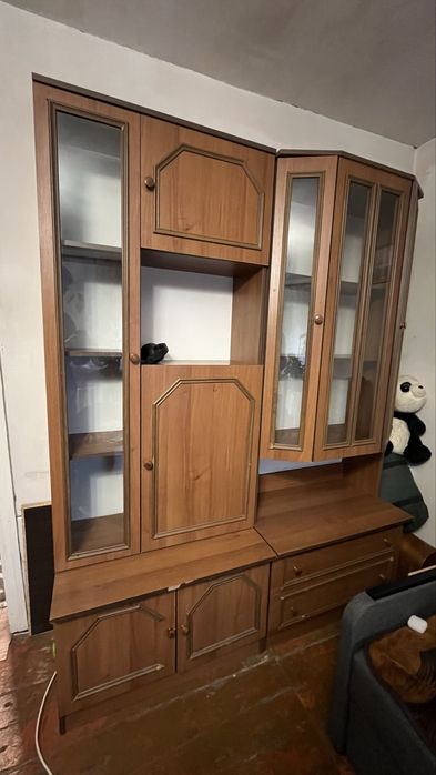 Продам сервант в нормальном состояние