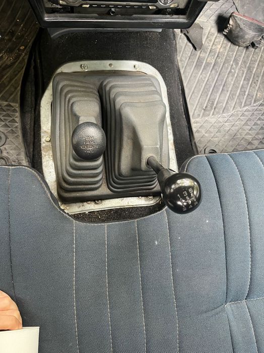 Carrinha Nissan D21 4x4 direção assistida 5 lugares