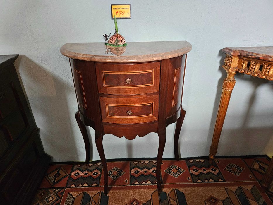 Mesa de apoio em madeira e tampo em pedra - óptim