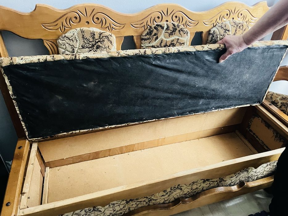 Кутовий кухонний комплект з табуретами