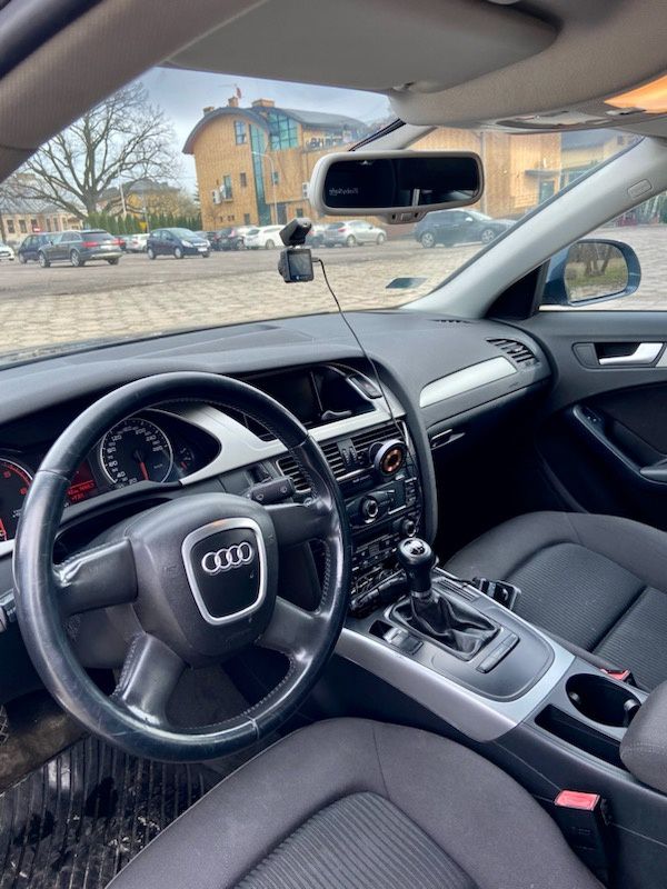 Audi A4 B8 Sedan 2008 r 2.0tdi 136km