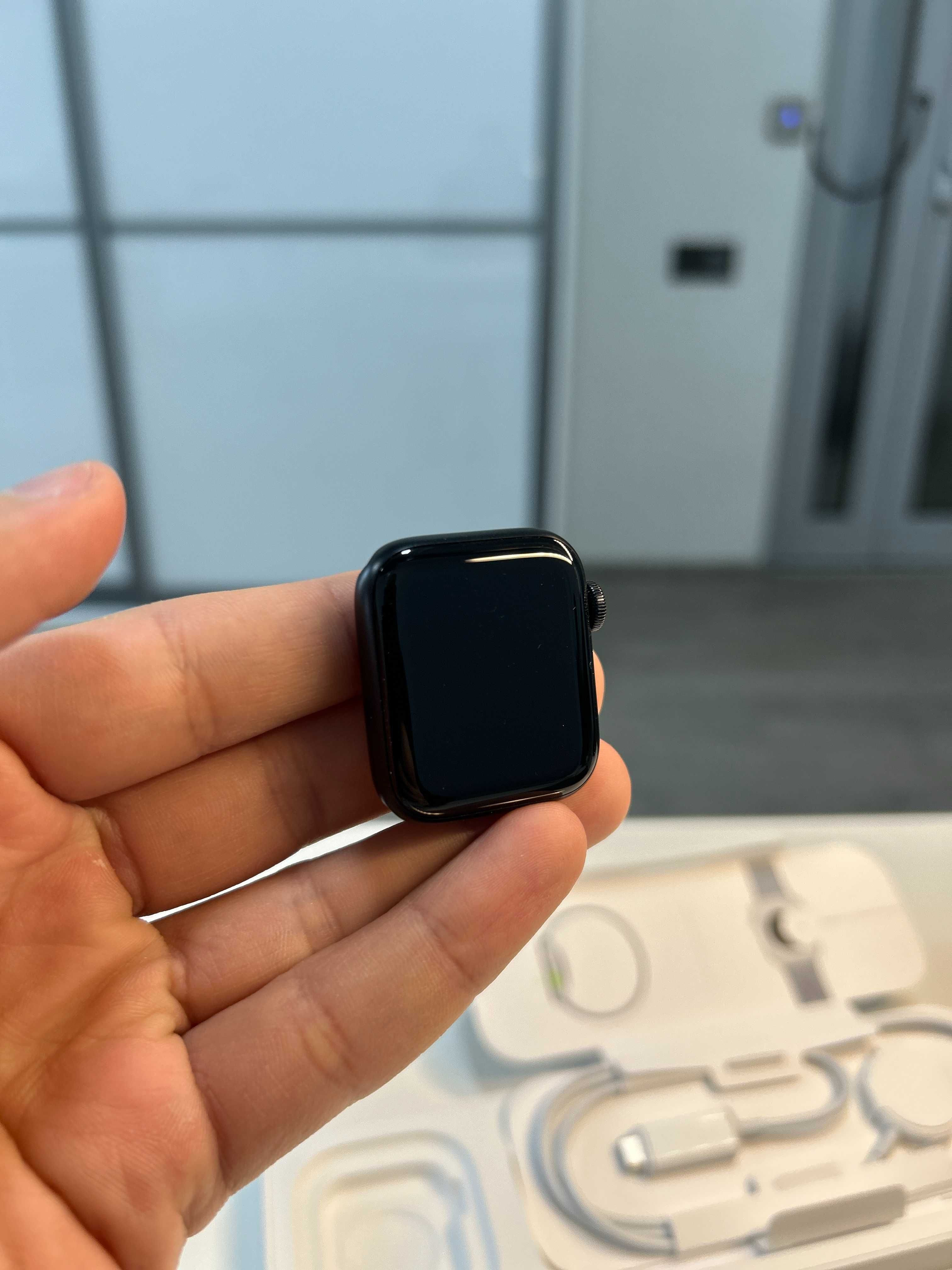 Оплата частинами! Apple Watch Series SE GPS 40mm Midnight