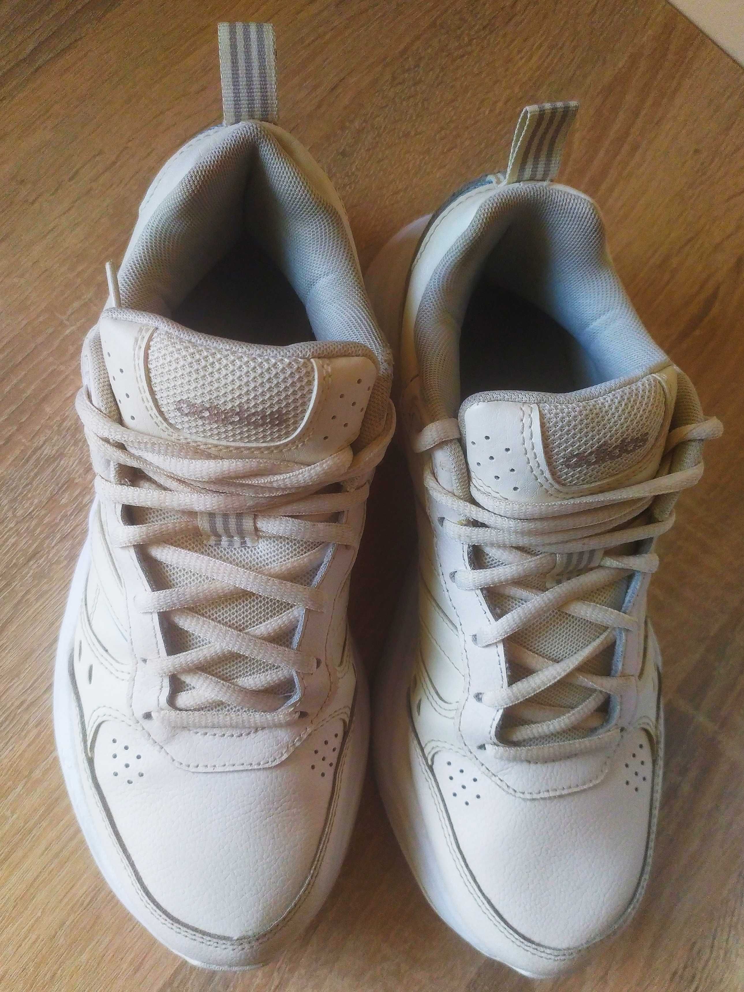 Kremowe skórzane sneakersy ADIDAS Strutter, rozmiar 40 /wkładka 25 cm.