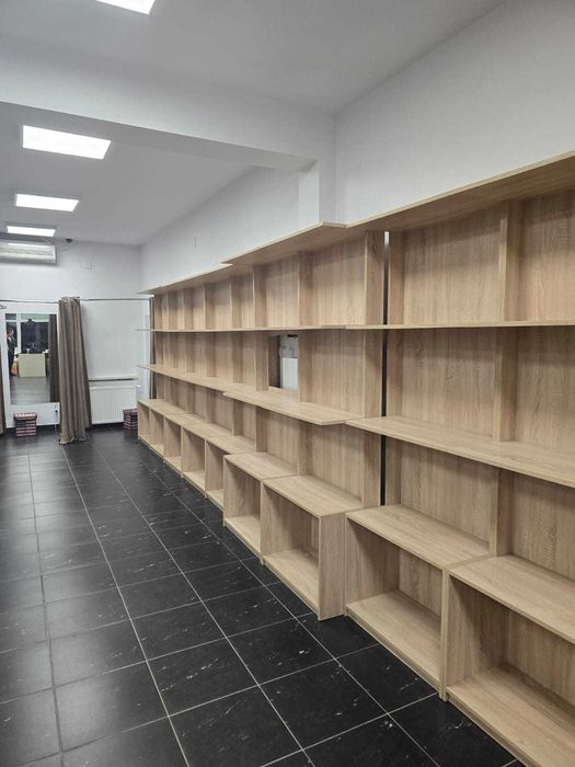 Wyposażenie sklepu odzieżowego -regały, stojaki, kosze, wieszaki