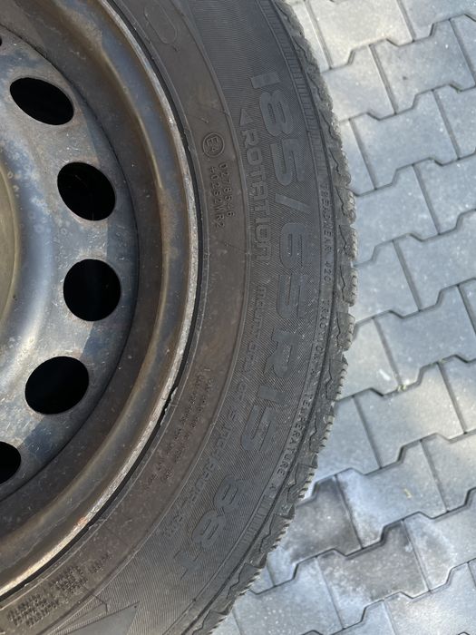 Opony zimowe nokian 15” (felgi gratis)